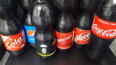 Kolajuomaa myytiin aluksi laseittain soodabaareissa. Cola ist Cola, oder? - Supermarkt Inside