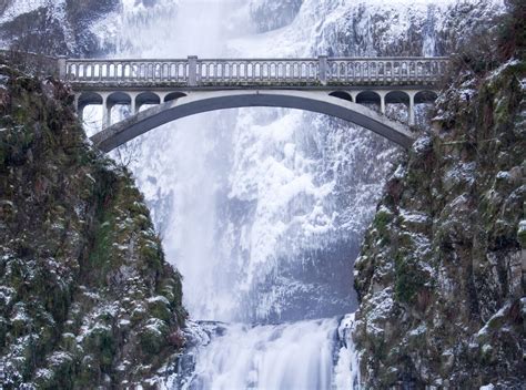 Visiting Majestic Multnomah Falls In Winter The Gorge Guide