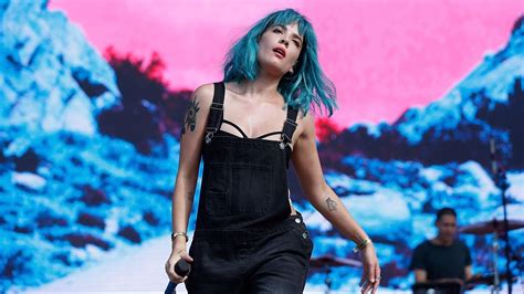 Halsey Wallpapers Hd Collection For Free Download Halsey Halsey Singer Halsey Hair