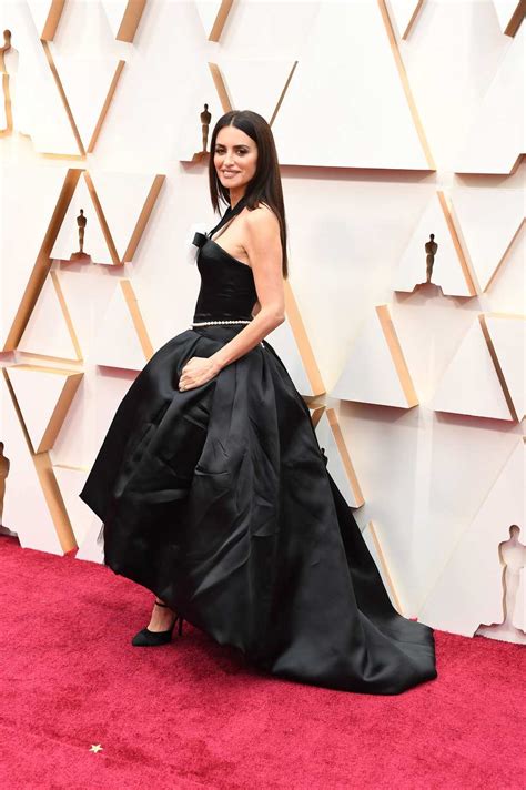See Every Look From The Oscars Red Carpet From Julia Butters And Her