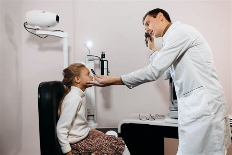 Mendiagnosis Gangguan Refraksi Pada Mata Kasoem Vision Care