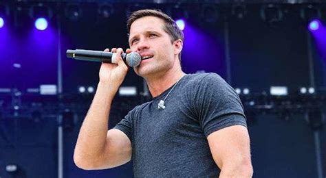 Walker Hayes Reveals Personal Importance Of Nostalgic 90s Country Single