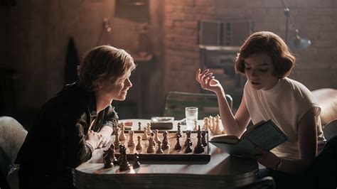 In the netflix series the queen's gambit, the character benny watts walks up to beth harmon, the show's heroine, at the start of the 1967 united states chess championship. Pia Cramling om likheterna i "The queen's gambit": Jag var ...
