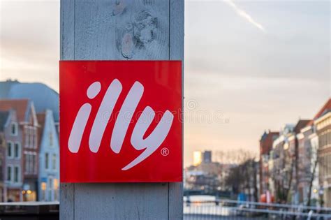 Logotipo De Illy Em Uma Parede Foto De Stock Editorial Imagem De Café