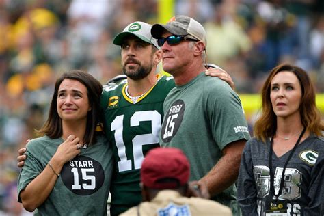 Report What Aaron Rodgers Told His Teammates About Brett Favre The