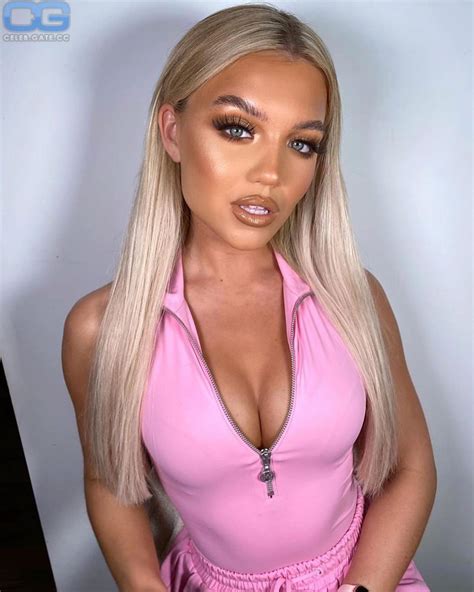 Love Islands Molly Smith Looks Unrecognisable In Pictures Taken Before