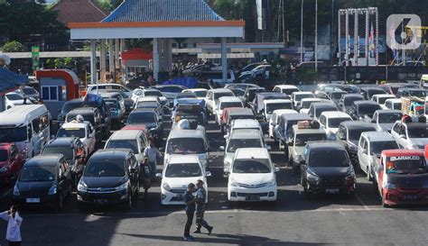 Pelabuhan Gilimanuk Mulai Ramai Pemudik Antre Berjam Jam Foto