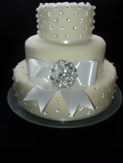 Brooch Wedding Cake Diamond Wedding Cakes Bling Wedding Cakes Diamond Cake