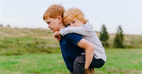 Motivos Por Los Que Hermanos Mayores No Deben Cuidar A Los Pequeños