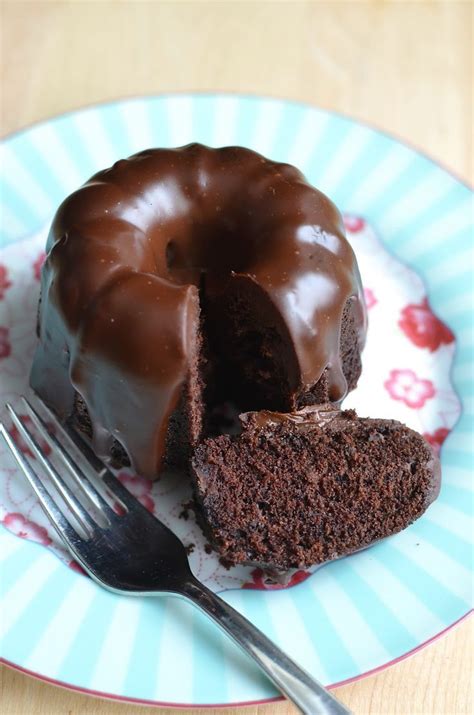 Sticky toffee mini bundt cakes. Mini chocolate bundt cakes for two (Playing with Flour ...