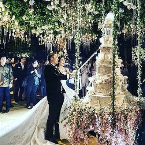 9 Of The Biggest Wedding Cakes In The World Wedded Wonderland