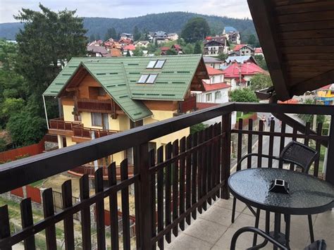 Camerele dispun de baie proprie, televizor, internet, televizor cu cablu, telefeon, balcon. CASA ALBA - Hotel Reviews (Busteni, Romania) - Tripadvisor