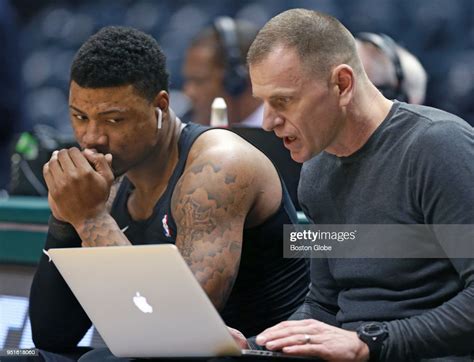 Boston Celtics Assistant Coach Jay Larranaga Shows Something To Guard ニュース写真 Getty Images