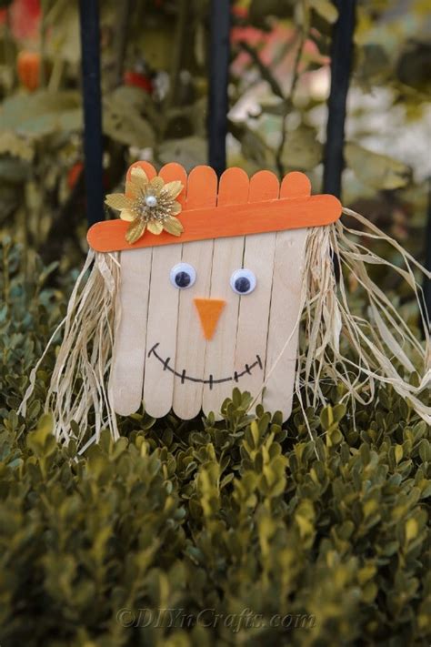 20 Fun Diy Scarecrow Crafts For Fall Decorating Diy And Crafts