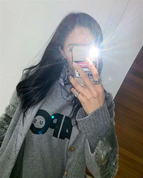 Instagram Post By ʜʏᴏⓂ️ɪɴ • Dec 13 2018 At 10 04am Utc Instagram Posts Mirror Selfie Instagram