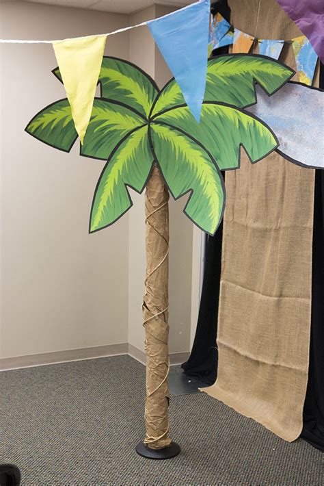 Diy Palm Trees Wrap Carpet Tubes In Brown Roll Paper And Top With