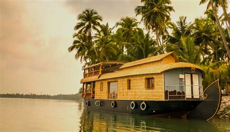 Top 5 Places In India Where You Can Enjoy The Houseboat Experience