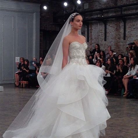 Bridal Runway Shows 411 Recap Wedding Dress With Veil Wedding