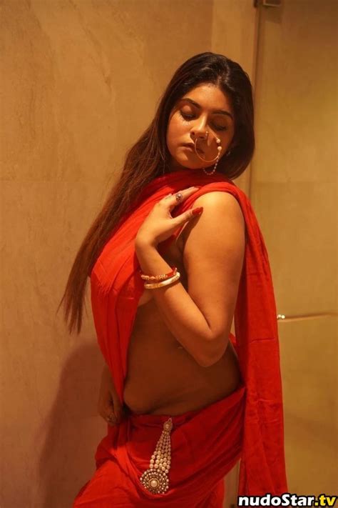 Chandrika Desai Wearing A Nose Ring And Shows Her Big Side Boobs