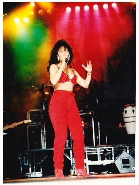 Another Pic Of Her In Red Selena Quintanilla Outfits Selena