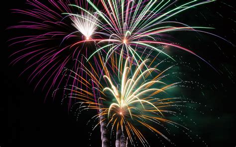 Download Wallpaper 3840x2400 Fireworks Salute Sparks Sky Night 4k