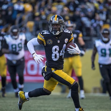 Fantasy football is serious business in 2019, and even beginners will devote hours to research and planning for their drafts and for getting through their season, all with the top websites in sports, such as espn and pro football focus, have their top fantasy pundits like matthew berry and jeff ratcliffe. Fantasy Football 2018: Creative Team Names and Early ...