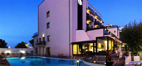 Ferretti Beach Hotel Hotel 4 Stelle A Rimini