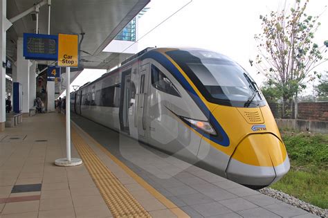 Ktm ets service is a comfortable and convenient way to get from kuala lumpur to penang, departing from kl sentral and arriving at butterworth station. ETS Gold: from Kuala Lumpur to Penang by Train - Baolau
