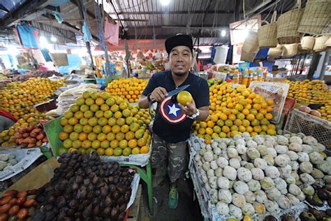 pasar buah berastagi  medan jual buahan tempatan murah
