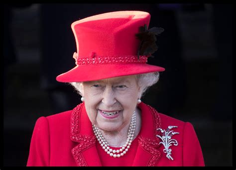 Kraljica Elizabeta Je V Krvnem Sorodstvu S Svetovno Znano Pevko Hudo