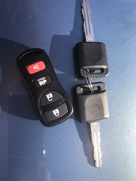 Car Key Replacement Locksmith Men