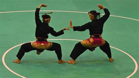 Pukulan merupakan serangan menggunakan tangan. Teknik Dasar Pencak Silat Untuk Pemula Dan Penjelasannya | GuruOlahraga.com