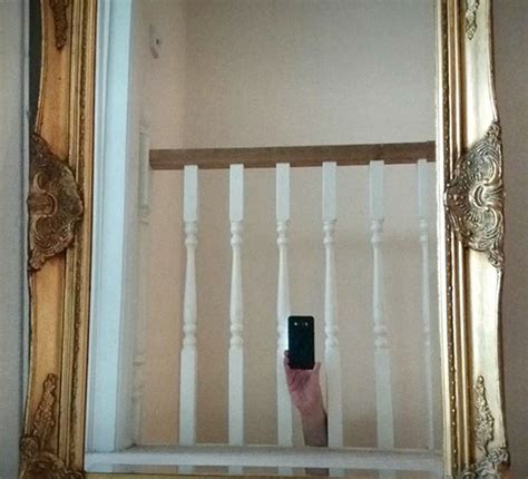 People Trying To Sell Mirrors Is The Most Hilarious Thing You Are Going