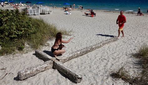 Is It A Sign Huge Wooden Cross Washes Ashore On Fort Lauderdale Beach Sun Sentinel