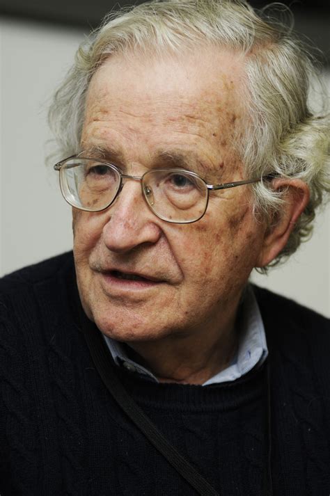 Noam Chomsky Infoescola