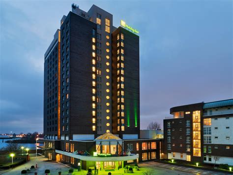Buchen sie jetzt dieses hafenhotel mit hallenbad, spa und großen tagungsräumen. Holiday Inn Hamburg IHG Hotel