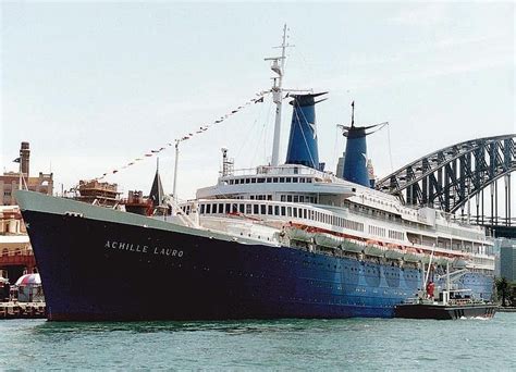 ஆச்சிலே லோரோ (ta) transatlantico italiano (it); Flotta Lauto Lines / StarLauro MS Achile Lauro 1965 to 1994