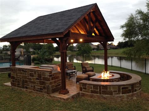They gave great instructions on how to construct this little fire pit too. Or attached like this! Outdoor kitchen+Fire pit/seating ...