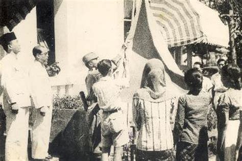 Fakta Proklamasi 17 Agustus 1945 Bambu Jemuran Jadi Tiang Bendera