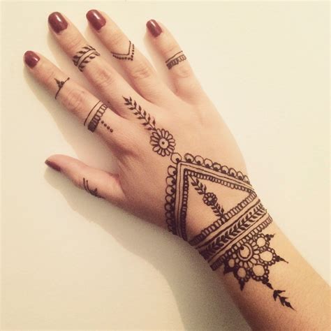 Pin By M A H R I Y A ♥︎ On Tattoo Henna Tattoo Hand Henna Tattoo