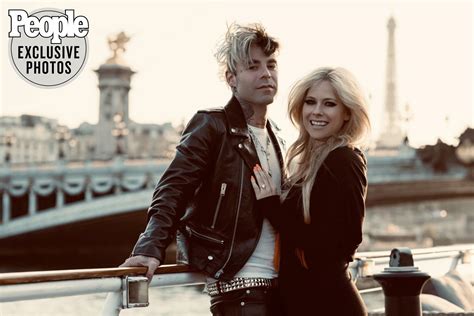 Avril Lavigne Engaged To Mod Sun After Paris Proposal Exclusive Photos
