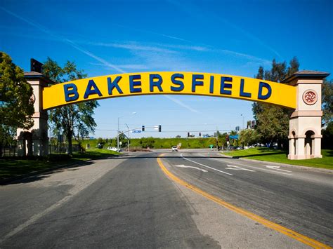 Kentucky is famous for their blue grass(wow that's something to be proud of!)and their lakes. Quick Answer: How Far Is Bakersfield CA From The Beach ...
