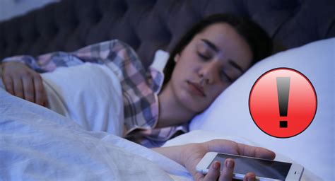 5 Raisons Pour Lesquelles Dormir Avec Son Téléphone Au Lit Peut