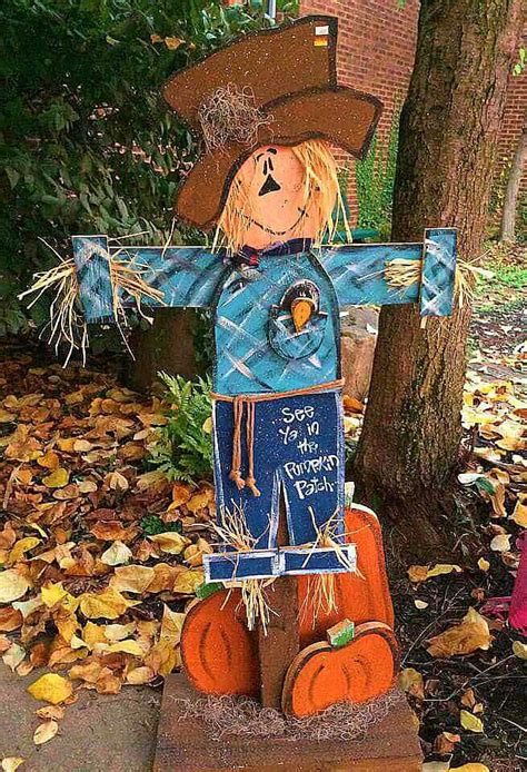 Cute Tall Scarecrow Fall Craft For The Yard Fall Halloween Crafts Fall Halloween Scarecrow