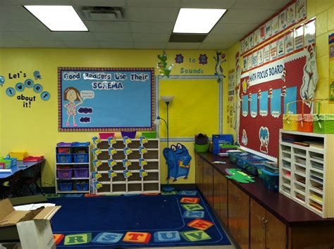 Teachers can use any word, signal or sound to grab student's attention during class. Classroom Decoration Ideas For Grade 4 | Decoratingspecial.com