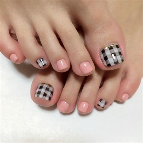 35 Simple And Easy Toe Nail Art Design Ideas You Can Try Out At Home