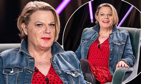 Eddie Izzard Is Now In Girl Mode And Using She Her Pronouns Daily Mail Online