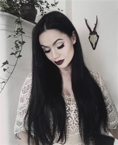 Pin By Hannah Hincapie On Hair Dark Beauty Instagram Vintage Beauty