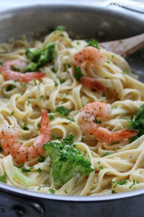 In the meantime, make your olive garden alfredo sauce… 1 pint heavy cream (half and half will work too) 1 stick of butter 2 t. Copycat Olive Garden Alfredo Sauce - CincyShopper