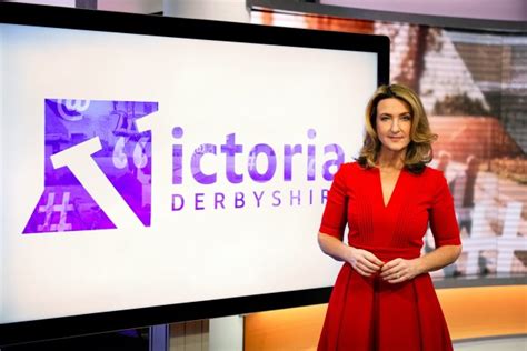 Victoria Derbyshire Makes Defiant Statement As Bbc Axes Show Metro News